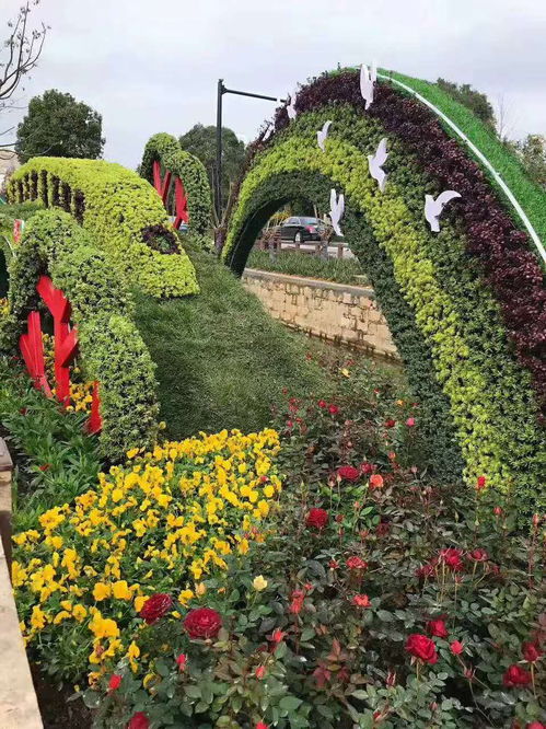 五色草綠雕 廣場(chǎng)景區(qū)的點(diǎn)睛之筆，熱氣球造型與更多定制選擇